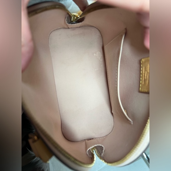 Louis Vuitton Alma Vernis Bb Beige Patent Leather Shoulder Bag - Picture 13 of 16